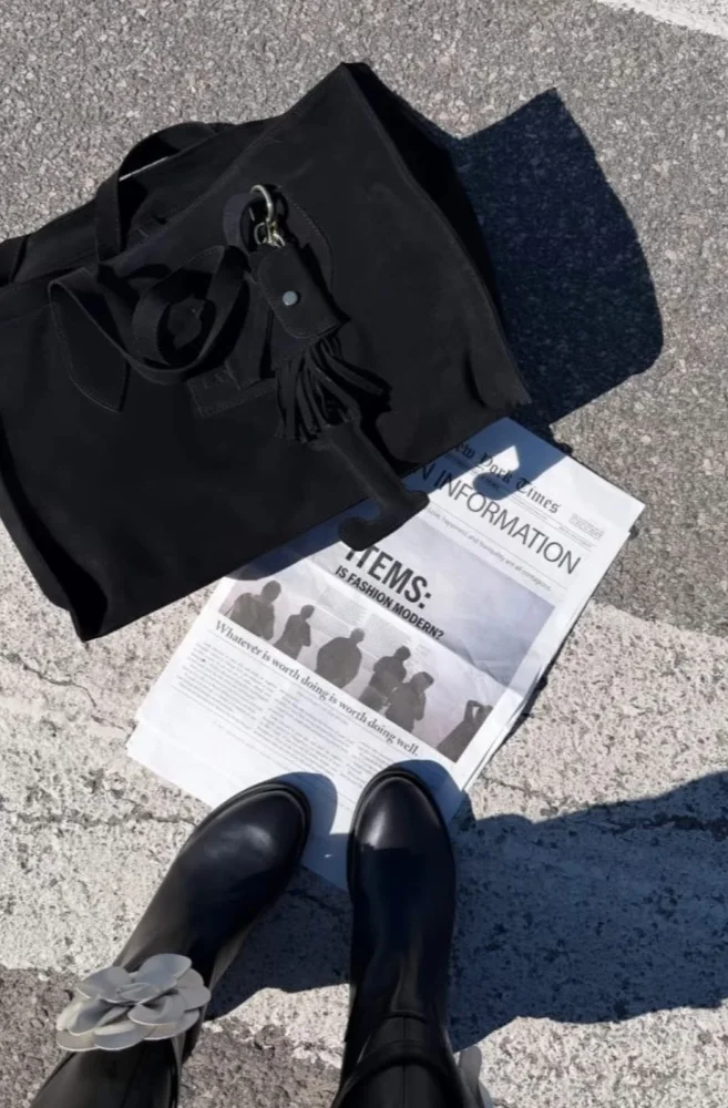 Torba zamszowa shopper czarna LA MILLA