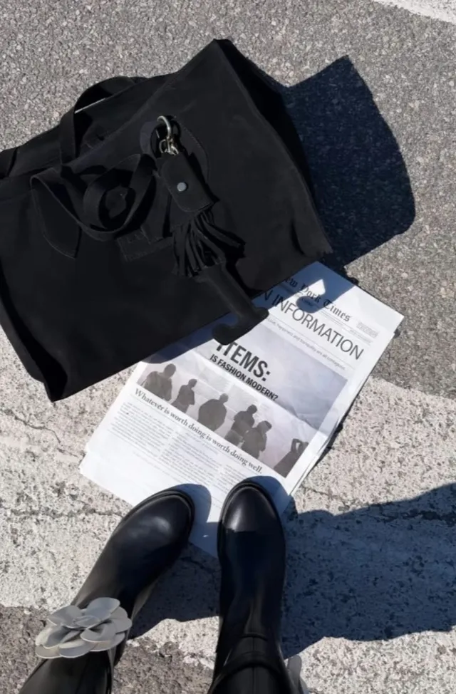 Torba zamszowa shopper czarna LA MILLA