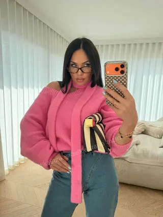 Sweter z szalem różowy LA MILLA